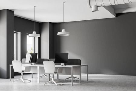 深灰色的简约办公室内部有一层白色的地板, 阁楼的窗户, 简单的白色桌子和椅子。桌子上的电脑。3d 渲染模拟