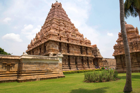 Brihadisvara 寺, Gangaikondacholapuram, 印度泰米尔纳德邦。西南视图