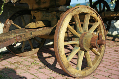 车轮的旧木头车运送从 cit 的事情