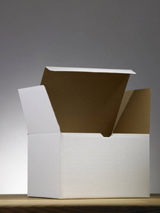木桌空白白纸盒