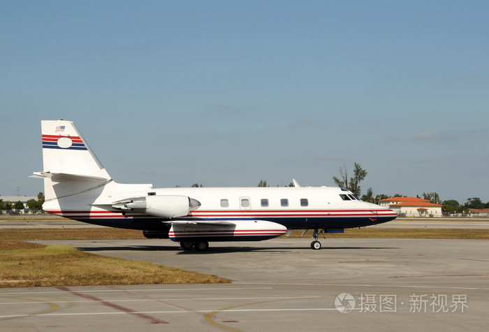 商务飞机侧视图