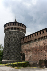 Sforza 城堡的老塔在意大利米兰