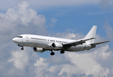 白色的飞机图片