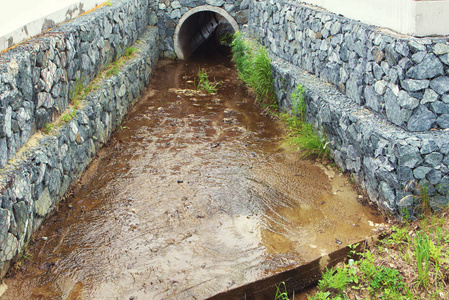 排水管道流出水照片