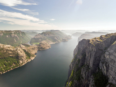 Preikestolen 的照片, 讲坛岩石在 Lysefjord 在挪威。鸟瞰