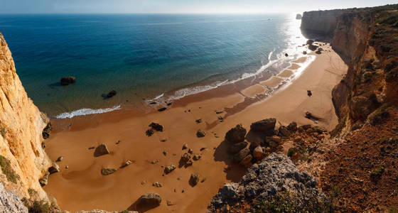 夏季晚间大西洋岩石海岸景观与沙滩 Afurada 拉各斯, 阿尔加维, 葡萄牙。两个镜头缝合全景