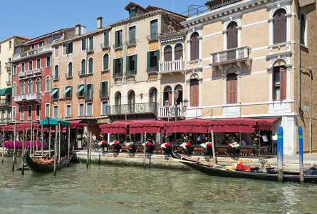 从威尼斯运河城市景观