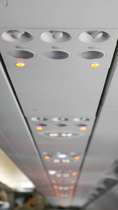 控制台在现代客机飞机空气和轻型板