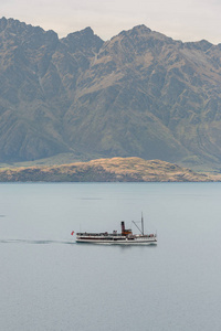 新西兰南岛瓦卡蒂普湖旅游观光船