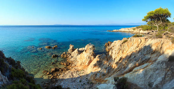 爱琴海海岸傍晚景观与碧水, 查看附近的巨型 Portokali 海滩 Sithonia, Chalkidiki, 希腊。两个