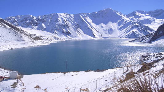 山雪与自然景观