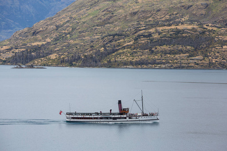 新西兰南岛瓦卡蒂普湖旅游观光船