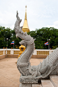 泰国寺内的佛像