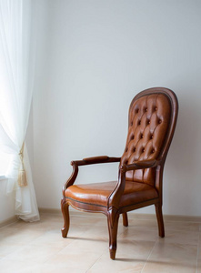 古典风格扶手椅在老式房间