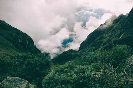 美丽的自然风景在山里图片