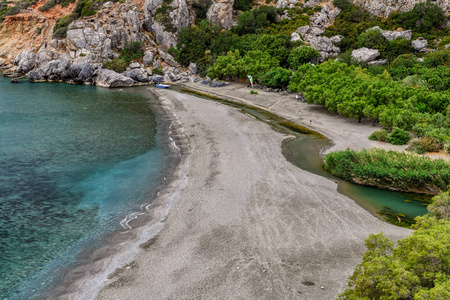 Preveli 海滩与棕榈公园在克里特岛, 希腊