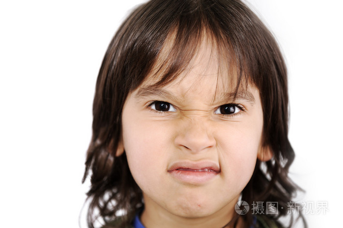 愤怒与厌恶的脸男孩