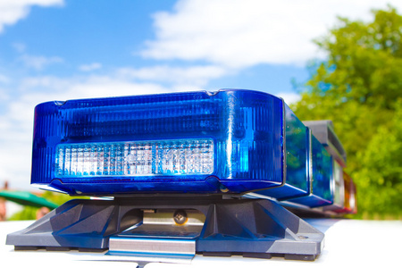 在遥控车报警系统火灾报警洒水器制作室天花板上的老自动喷水灭火系统