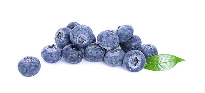 孤立在白色背景上的蓝莓