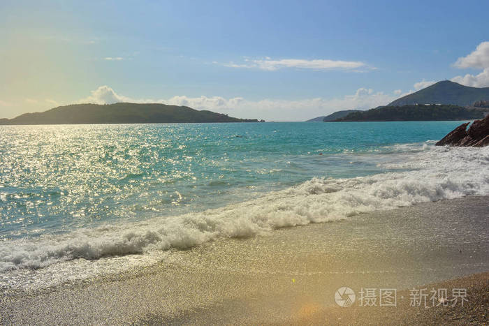 美丽的海海湾在夏天。亚得里亚海。黑山