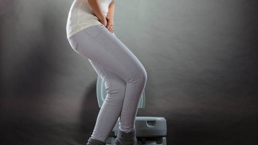 女性尿失禁图片