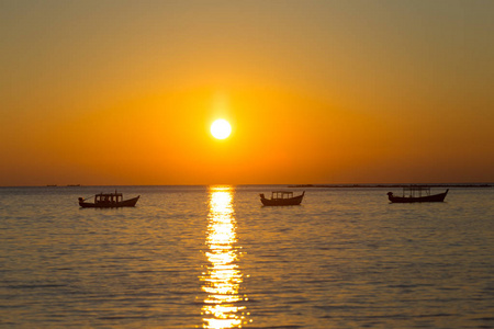 那布利海滩在日落, 在缅甸
