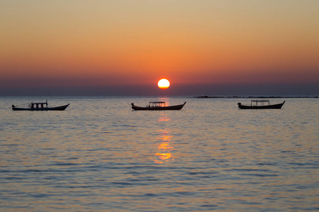 那布利海滩在日落, 在缅甸