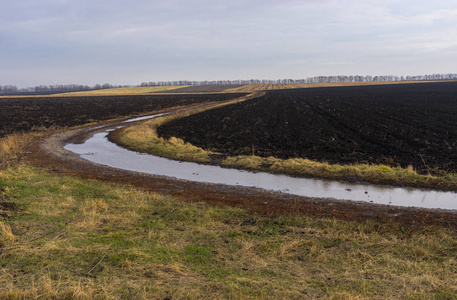 乌克兰中部秋季末期农田与土壤之间的农田景观