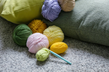 彩色针织纱线和钩针地毯
