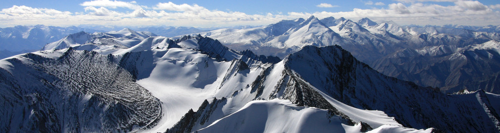 喜马拉雅山脉全景，从山顶，印度