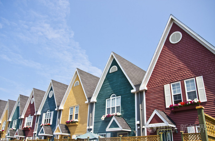 排五颜六色的房子