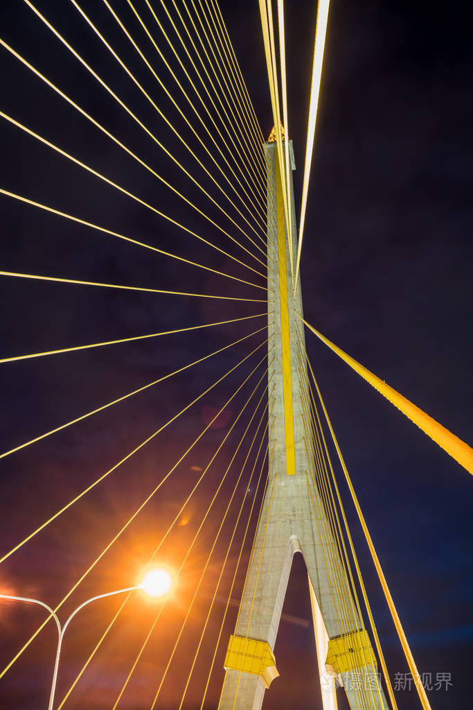 这座美丽的拉玛桥坐落在泰国首都照片-正版商用图片04x80f-摄图新视界