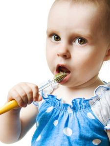 宝宝用牙刷刷牙