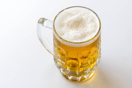 啤酒杯一杯淡新鲜啤酒, 泡沫和水滴