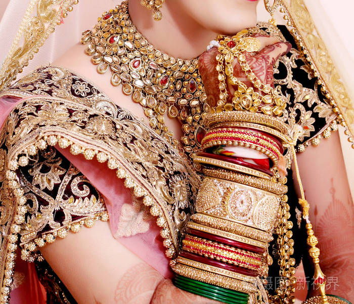 印度婚礼上的新娘首饰