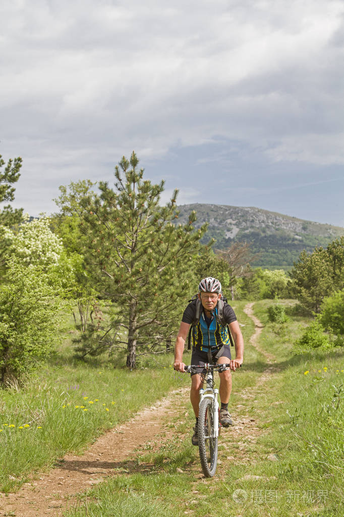 伊斯特拉是山地骑自行车和徒步旅行者的乐园, 他们热爱未触及的自然和