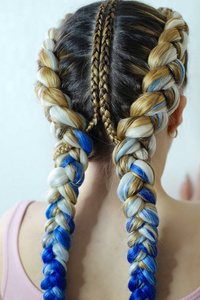 vpoyeniem 蓝 kanekalona 两条辫子的创作发型