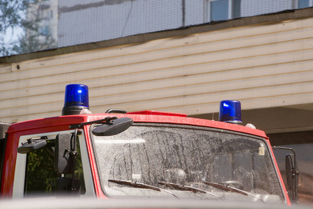 消防片状闪光闪光警报器的消防车机舱照片