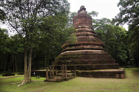 烹古建筑遗址中的佛像观景 Phet 历史公园是一个考古遗址和 Aranyik 地区在烹 Phet, 泰国