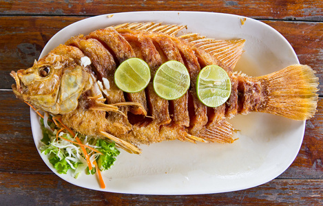 炒鱼，fishsauce 美味的泰国食物