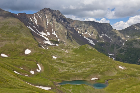 高加索山山谷