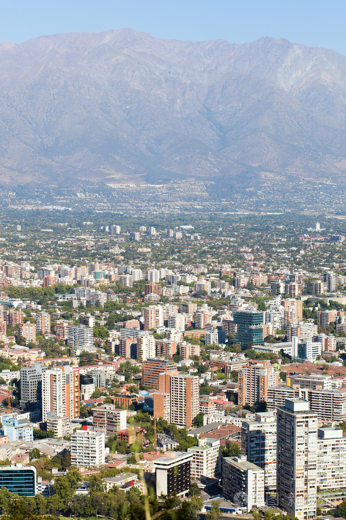 从圣克里斯托瓦尔山圣地亚哥的城市景观.智利, 南阿米尔