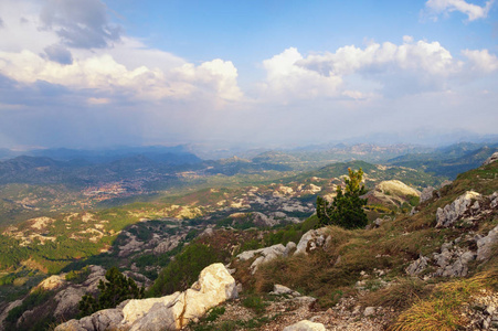 美丽的山风景。从 Jezerski vrh 峰 Lovcen 国家公园景观。黑山