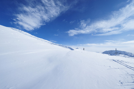 山与雪的冬天