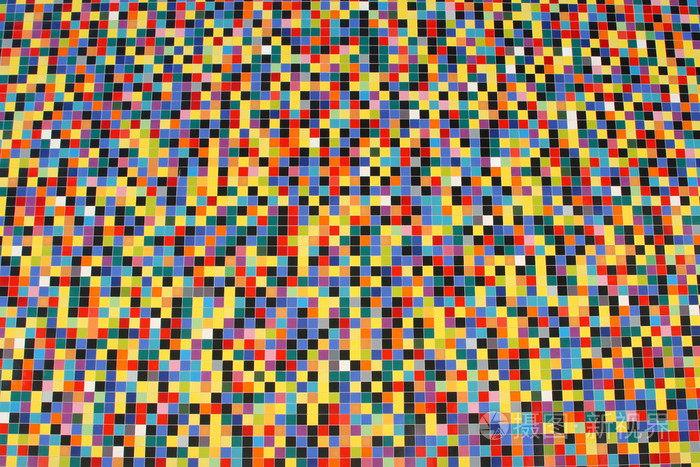 多彩马赛克瓷砖图案在墙上的广阔视角