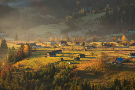 乌山区山村多彩的秋季景观