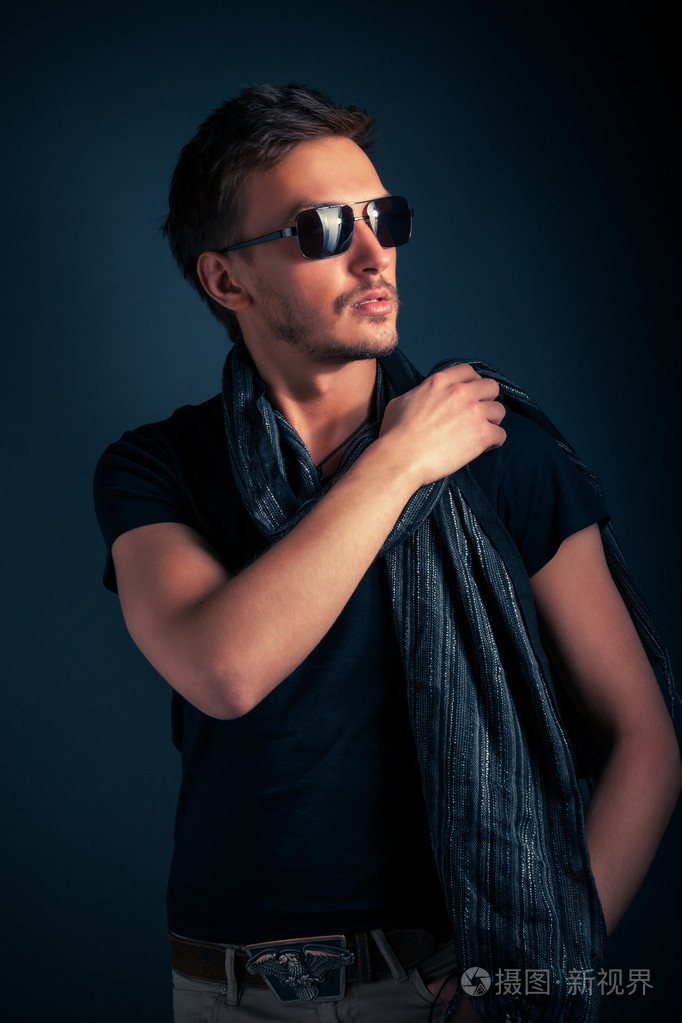是帅哥,戴着墨镜的肖像
