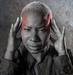 黑白女头头部图片