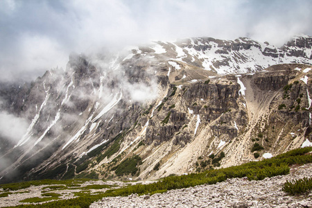 Cime di Lavaredo Drei Zinnen, 意大利的山脉轨道