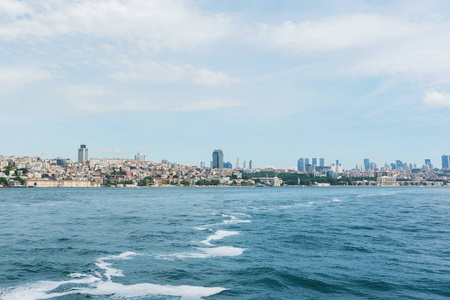 从里海海峡眺望伊斯坦布尔全景照片